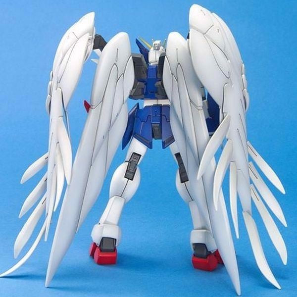Gunpla_Shop_Ban_Wing_Gundam_Zero_Custom_Mg_Grande_88D2F5Fe975642208F7Bb7A8D6B3A405_Master.jpg Gundam