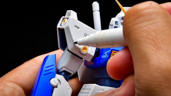 Cach_Dung_Gundam_Marker_Real_Touch_D04765811F1240D18Baca70Ef181Ecf4_Grande.jpg Gundam