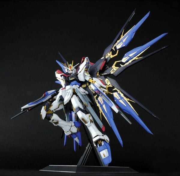 Cua_Hang_Do_Choi_Ban_Strike_Freedom_Gundam_Pg.jpg Gundam
