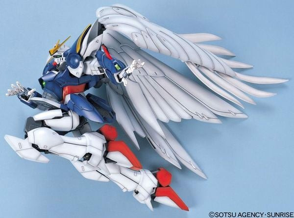 Cua_Hang_Do_Choi_Ban_Wing_Gundam_Zero_Custom_Pg_83119E6D9Fe04D9Cafd7Bf7C93615F7A_Grande.jpg Gundam