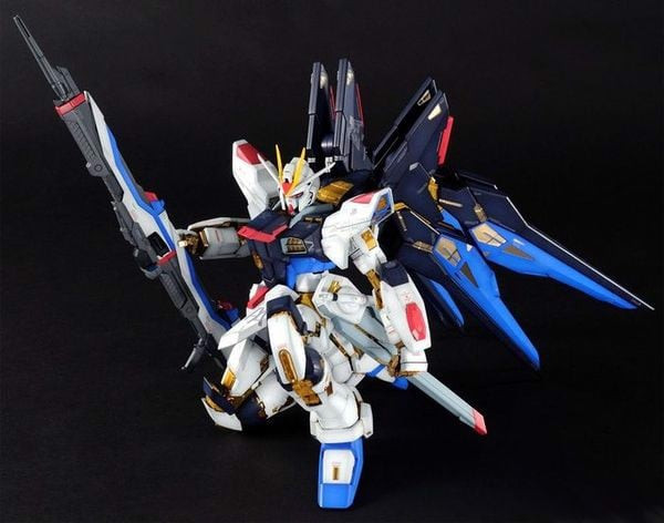 Mo_Hinh_Strike_Freedom_Gundam_Pg_Chinh_Hang_Grande.jpg Gundam